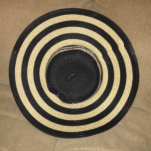 ♠️NWT Striped Black and Tan Sun Hat